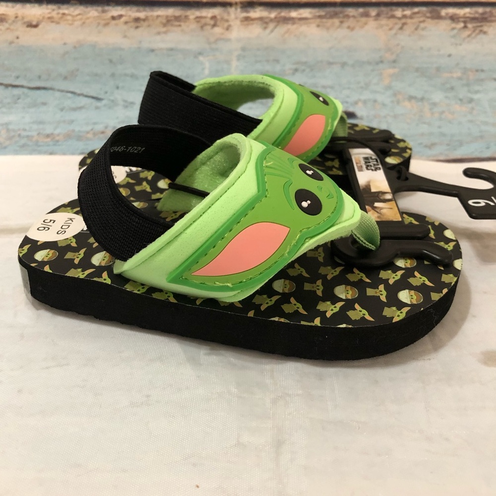 ⚡️⚡️Star Wars Mandalorian Kids Grogu Flip Flops Sandals Green Black Size 5/6 - Picture 5 of 10